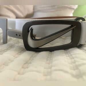 Nike Golf Men’s white Grip Tech Buckle Belt